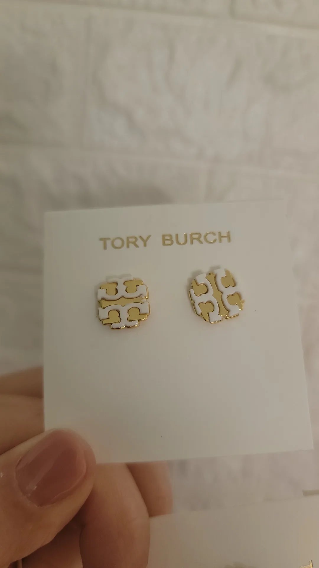 ARETES TORY BLANCO