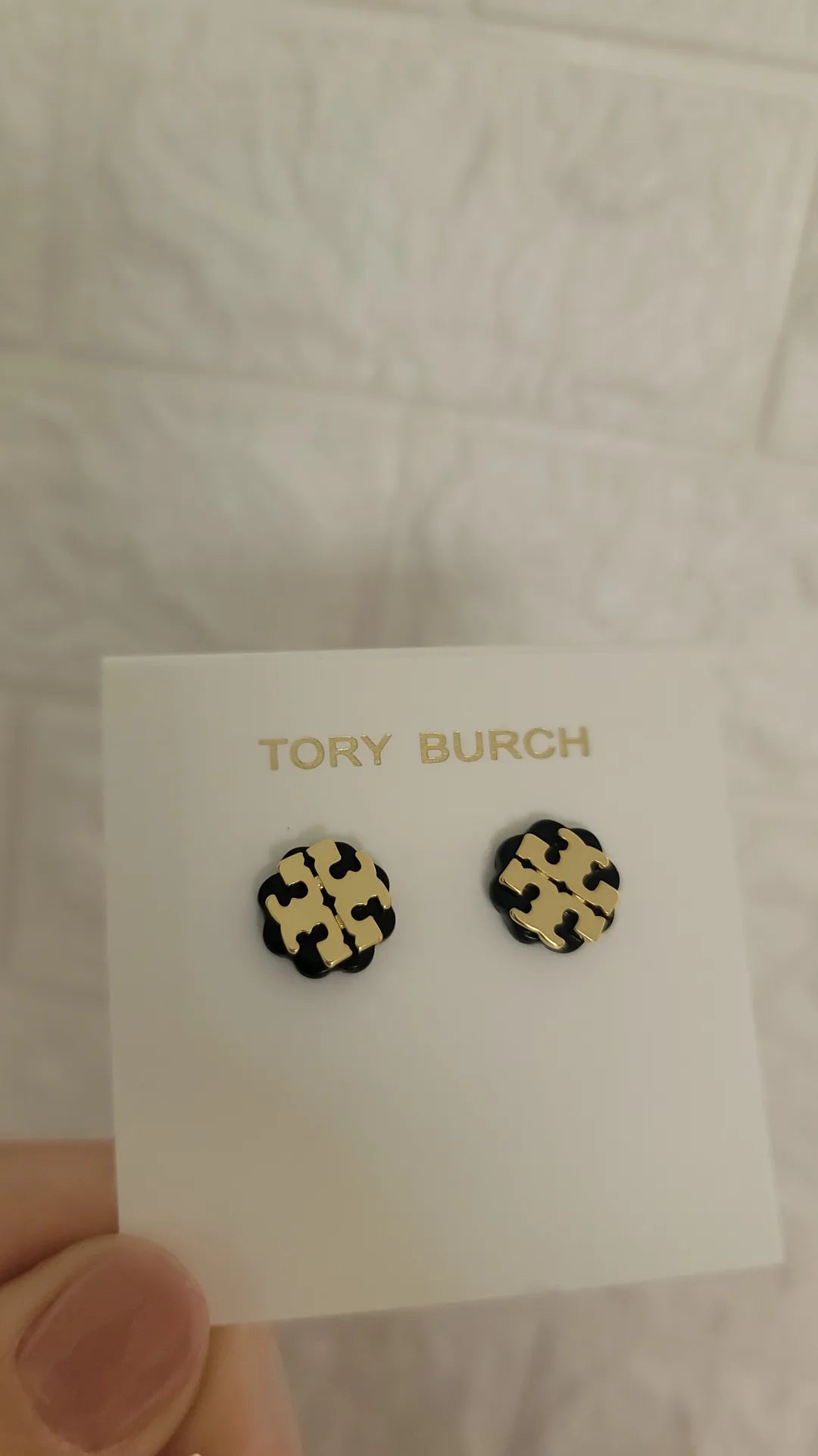 ARETES TORY OSCURO